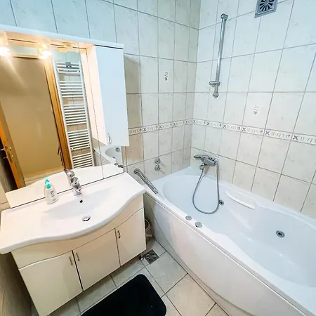 Luxurious 4bdr Retreat With Cozy Fireplace Vila *