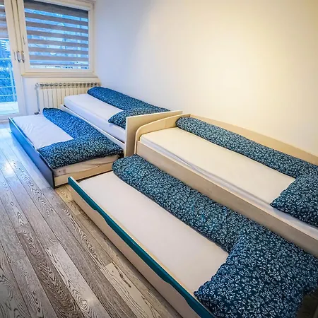 Luxurious 4bdr Retreat With Cozy Fireplace Vila Sarajevo