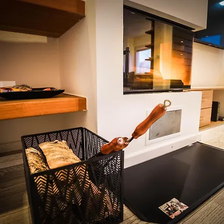 Luxurious 4bdr Retreat With Cozy Fireplace Vila *